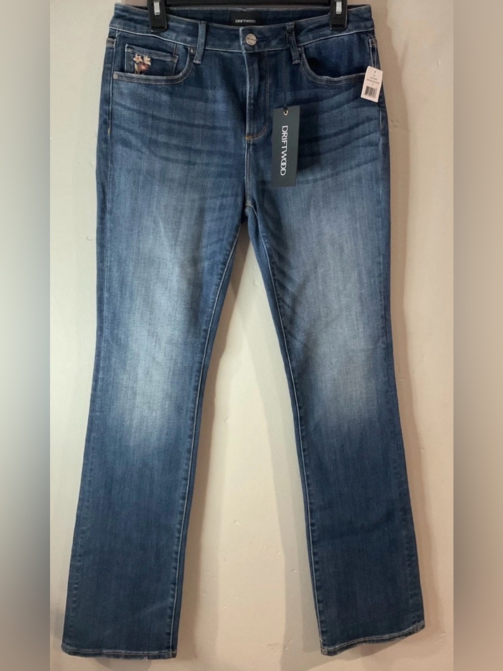 Driftwood Kelly Jeans Floral Embroidered Whiskered Bootcut Mid Wash Sz 29 NWT